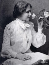 Helen Keller, pudo a pesar de sus discapacidades, demostrar que no hay límites para el espíritu humano y sus ganas de superación