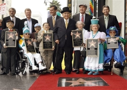 En 2007 Mickey y otro grupo de "munchinks" recibieron su estrella en el Paseo de la Fama
