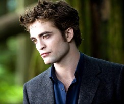 Pattinson en su famoso rol como el vampiro Edward Cullen en la reciente cinta de "New Moon" de la saga "Twilight"