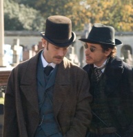 Jude Law (Watson) y Robert Downey Jr (Sherlock Holmes) en una escena de "Sherlock Holmes"