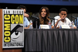 Beckinsale junto a Michael Ealy durante el Comic-Con